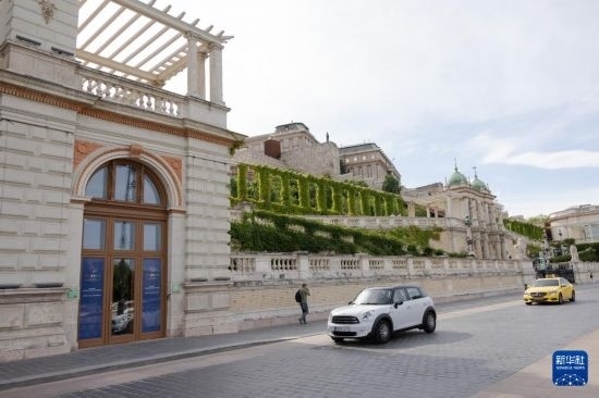 這是7月1日在匈牙利布達(dá)佩斯拍攝的匈牙利作為歐盟輪值主席國舉辦系列活動(dòng)的場(chǎng)地外景。新華社發(fā)（弗爾季·奧蒂洛攝）