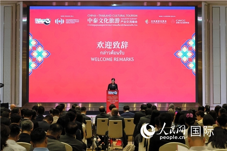 泰國文化部副部長普洛伊·塔尼庫發(fā)表演講。