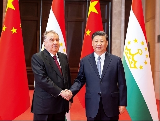 2023年5月，國家主席習近平在西安同來華出席中國—中亞峰會并進行國事訪問的塔吉克斯坦總統(tǒng)拉赫蒙會談。新華社記者 丁海濤 攝