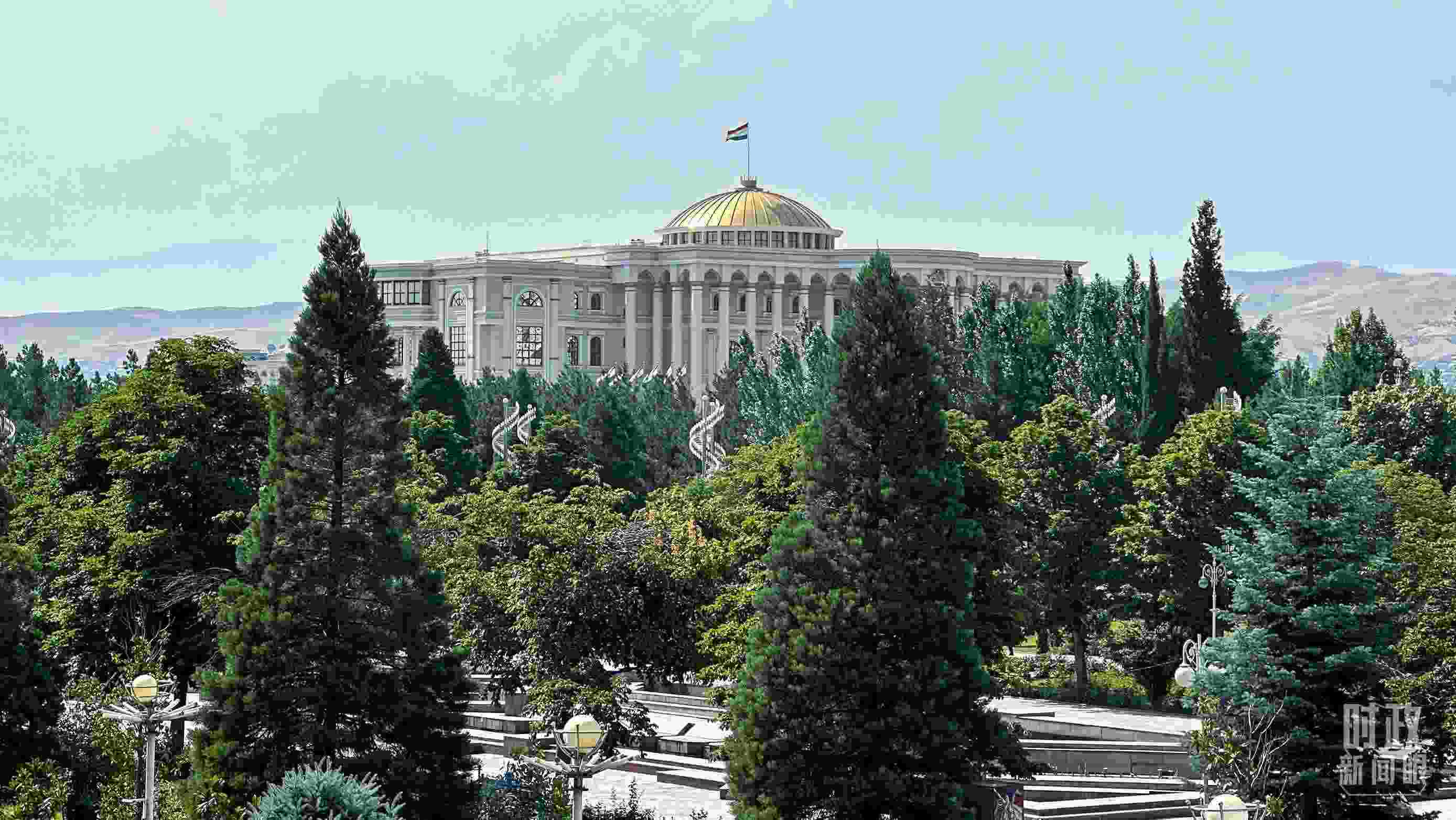 △塔吉克斯坦總統(tǒng)府。（總臺央視記者趙化拍攝）