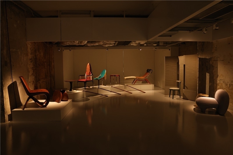 《新生萬物-中國非遺與當代設(shè)計展》展廳。陽光媒體集團供圖