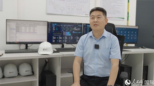 哈薩克斯坦能源投資公司副總經(jīng)理、總工程師張亮在接受人民網(wǎng)記者采訪。 人民網(wǎng)記者 葛泰佚攝