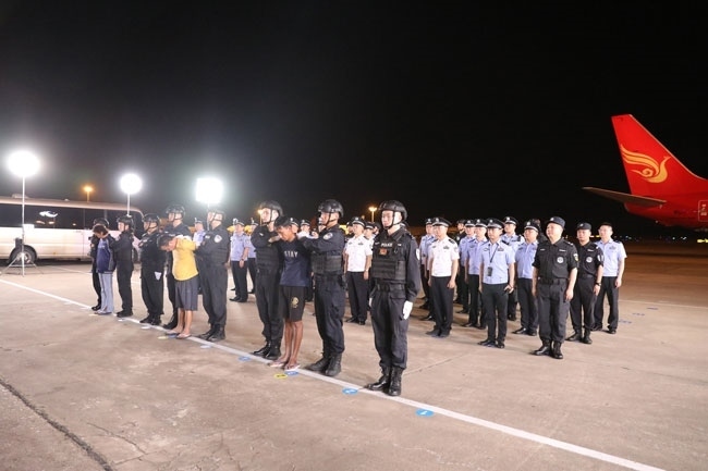 押解現(xiàn)場(chǎng)。公安部供圖