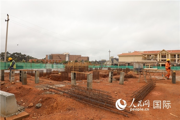 圖為孔子學院項目施工現(xiàn)場。人民網(wǎng)記者 沈小曉攝。