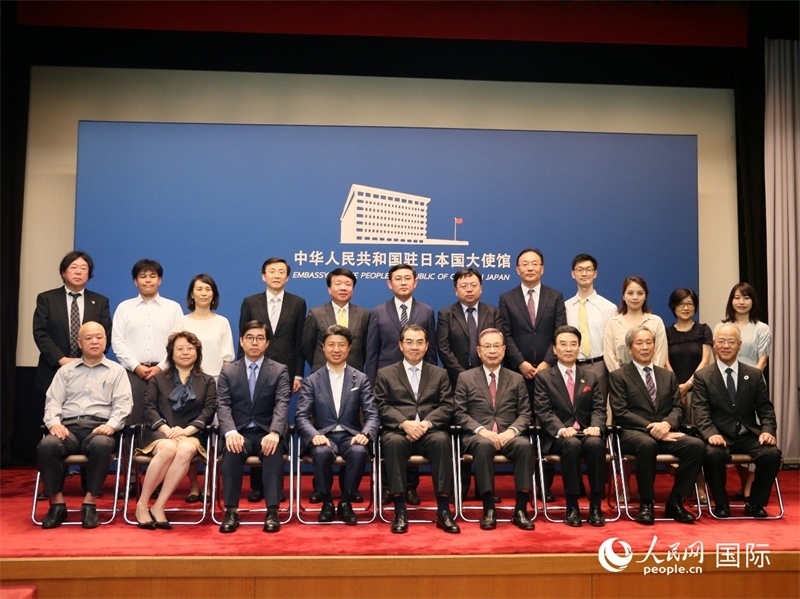 現(xiàn)場(chǎng)嘉賓合影。人民網(wǎng) 許可攝