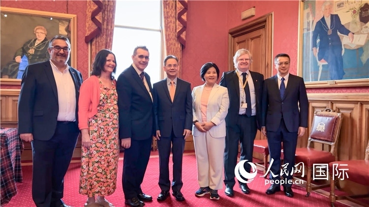 圖為阿伯丁市政廳會(huì)見(jiàn)現(xiàn)場(chǎng)。人民網(wǎng) 郭錦標(biāo)攝