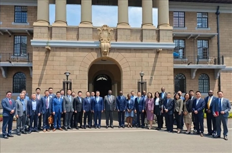 （與會人員合影留念。駐肯使館供圖）