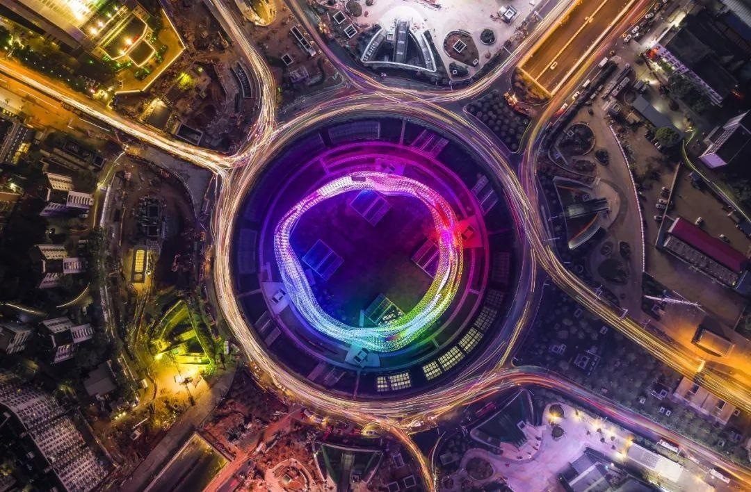 △武漢光谷正發(fā)展成為全國(guó)最大的光電子信息產(chǎn)業(yè)集群。