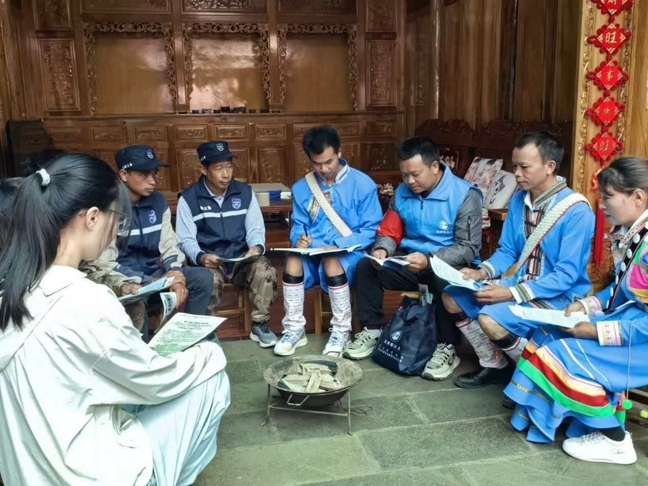 騰沖市猴橋鎮(zhèn)猴橋村國門新村舉辦火塘?xí)?。人民網(wǎng)記者 孝金波攝