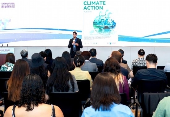 8月29日，在第二屆清華國(guó)際青年對(duì)話論壇活動(dòng)上，正在清華大學(xué)攻讀藥學(xué)博士的埃及留學(xué)生阿姆爾·瓦赫巴分享中國(guó)之旅的感悟。新華社發(fā)（畢尚宏攝）