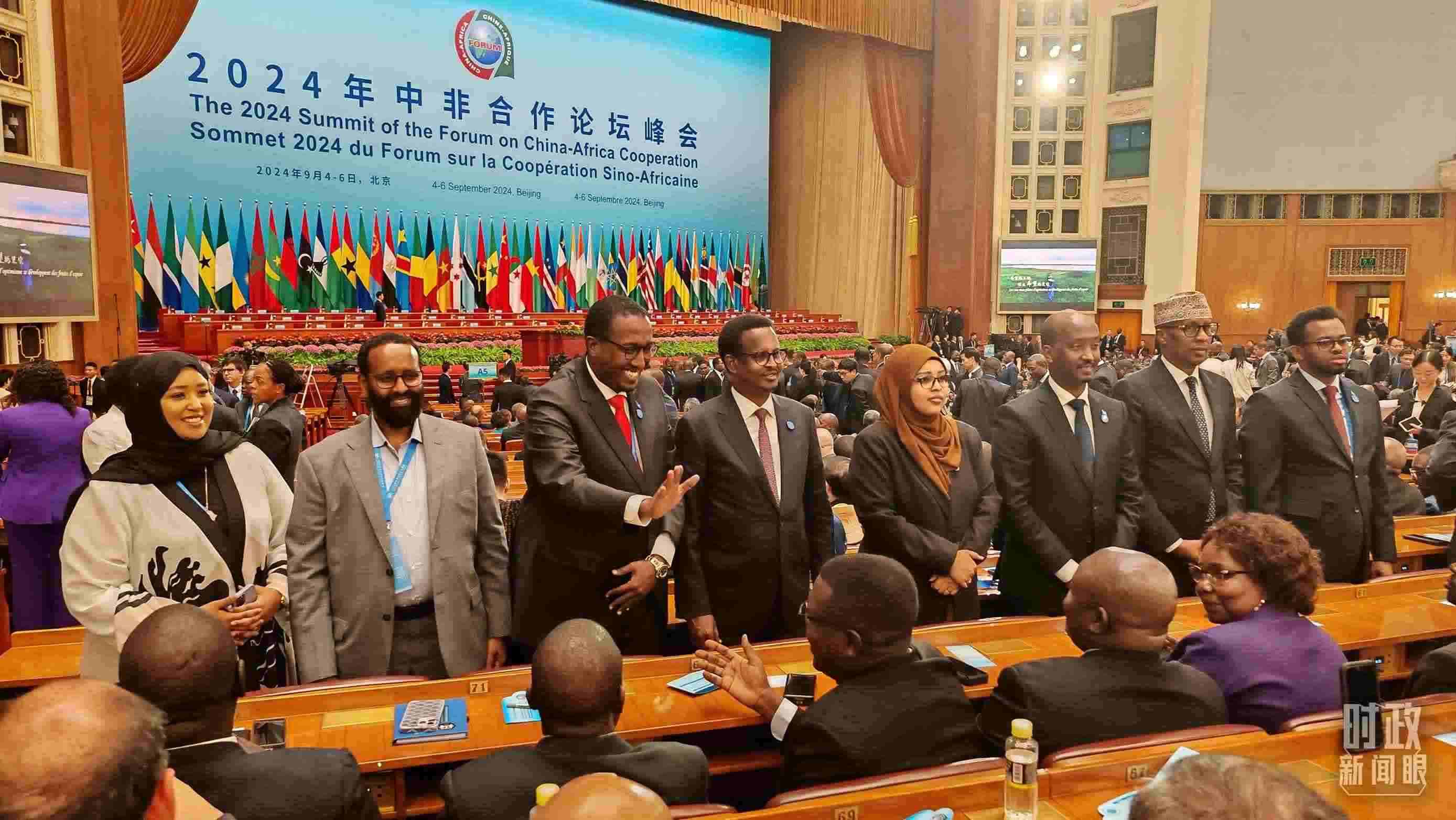  △峰會(huì)搭建溝通的橋梁。（總臺(tái)央視記者鄂介甫、周倜拍攝）