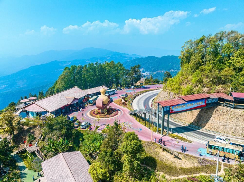 這是位于班洪鄉(xiāng)班洪村下班壩自然村的葫蘆王地AAAA級景區(qū)游客服務(wù)中心。（滄源縣融媒體中心供圖）