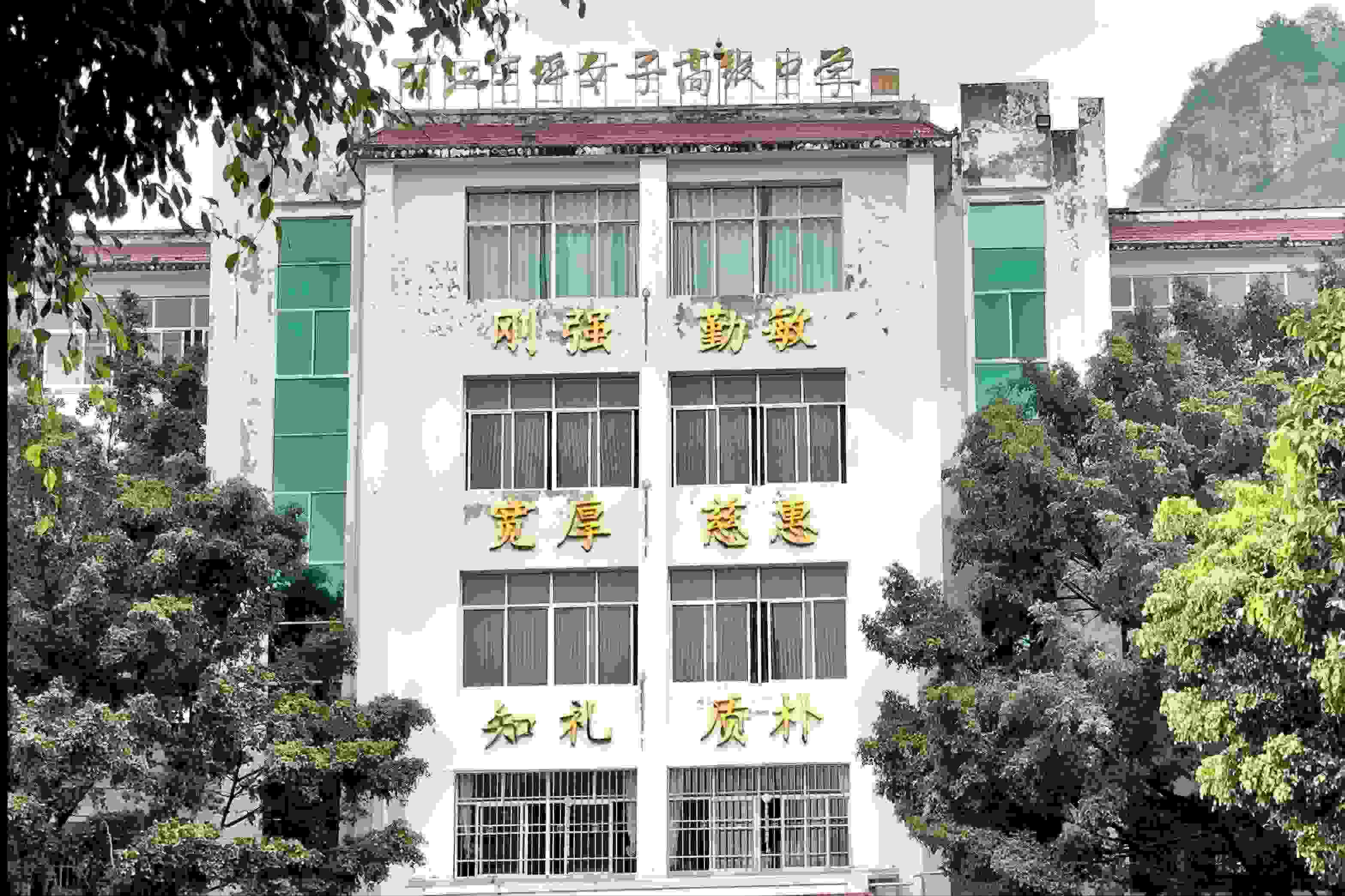 華坪女高教學樓。人民網(wǎng)記者 劉微攝