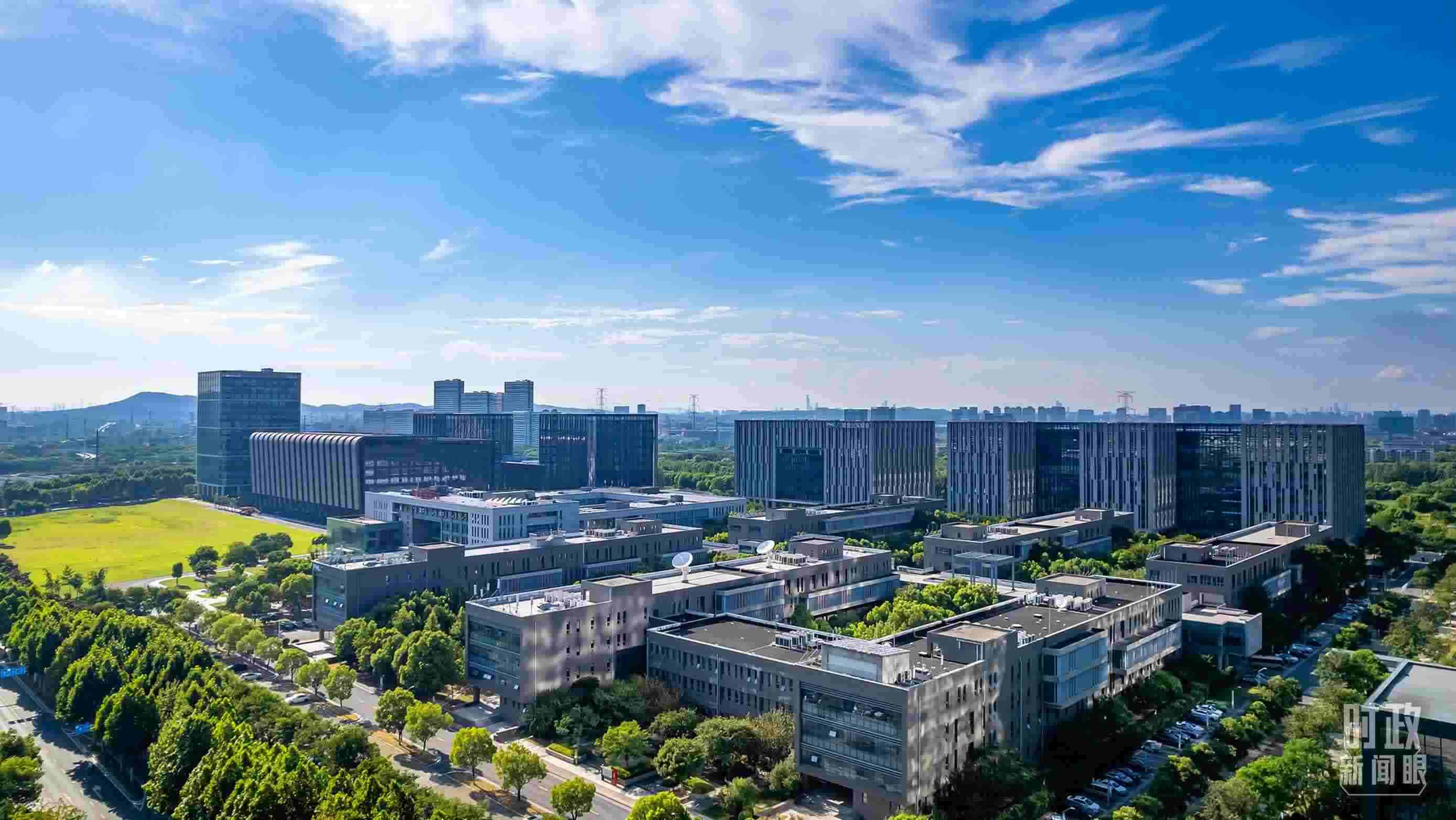  △2023年7月，習(xí)近平調(diào)研南京紫金山實(shí)驗(yàn)室，強(qiáng)調(diào)要為實(shí)現(xiàn)高水平科技自立自強(qiáng)立下功勛。（圖/視覺(jué)中國(guó)）