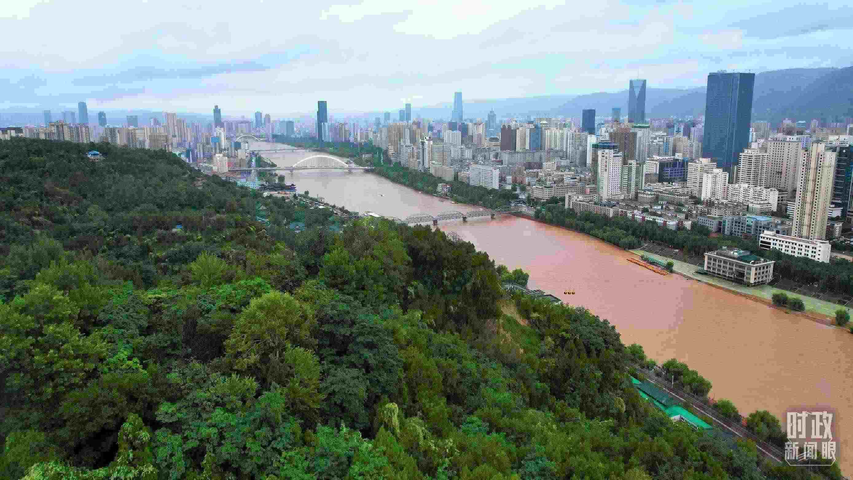 △黃河蘭州段。（總臺(tái)央視記者范凱拍攝）