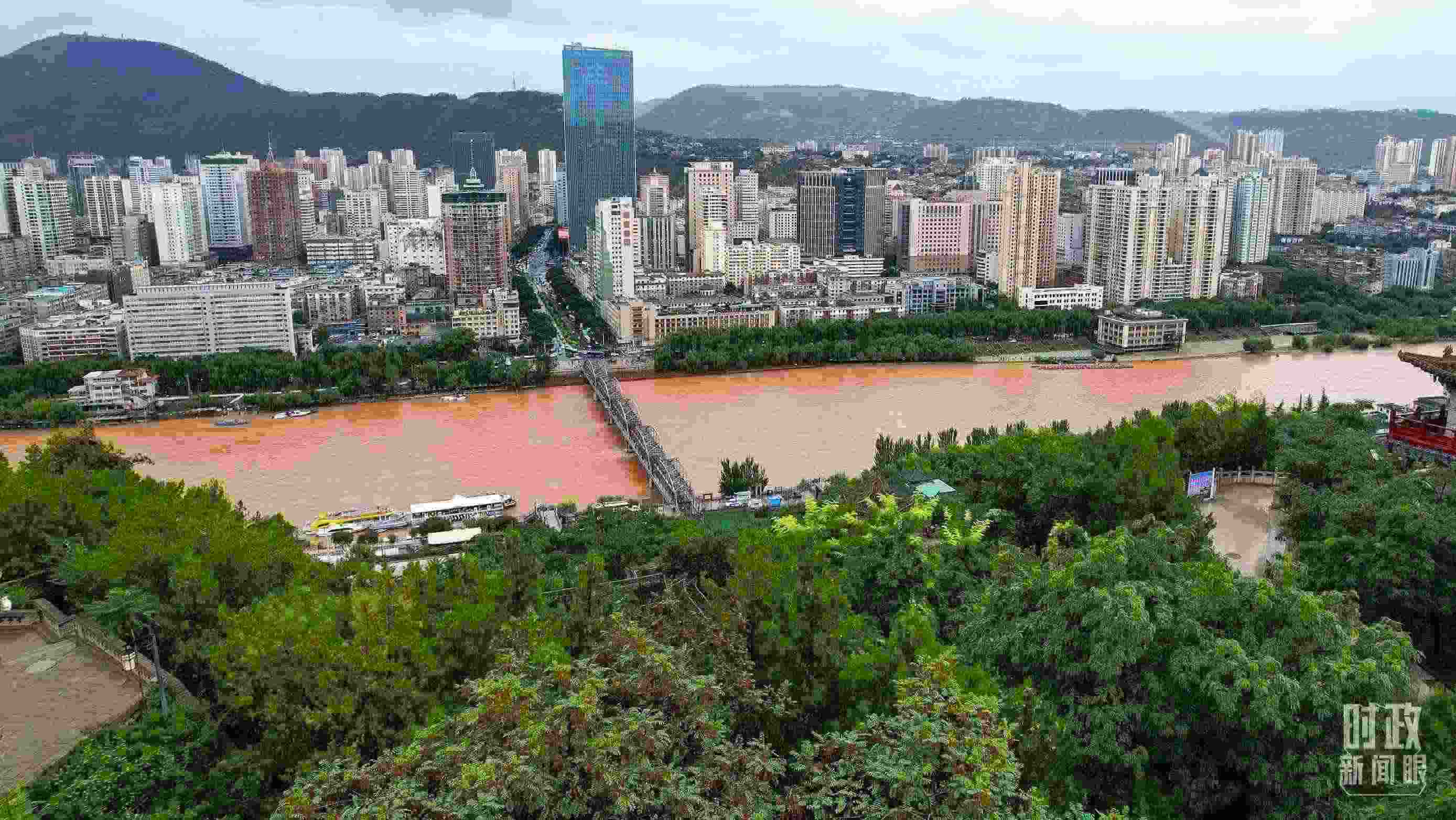 △黃河蘭州中山橋段。（總臺(tái)記者馬凌峰拍攝）