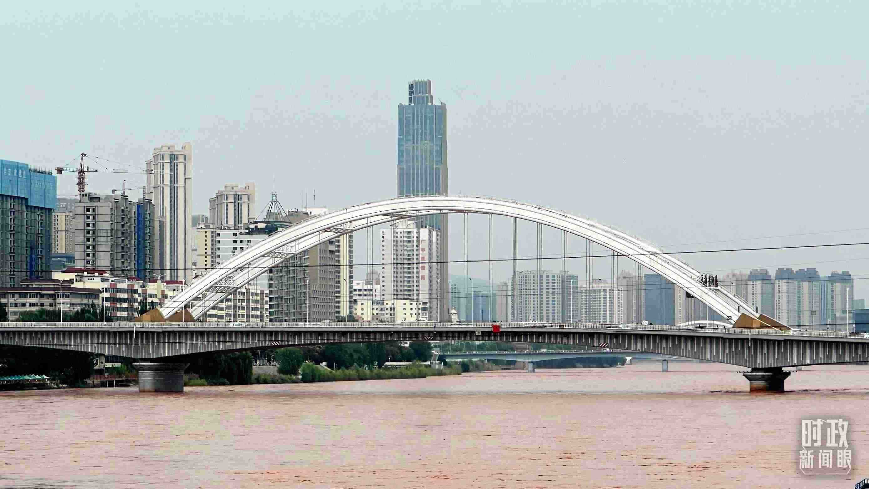 △黃河蘭州段。（總臺(tái)央視記者范一鳴拍攝）