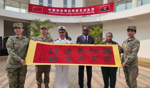 向內(nèi)圖大學(xué)贈送書法作品。內(nèi)圖大學(xué)孔子學(xué)院供圖