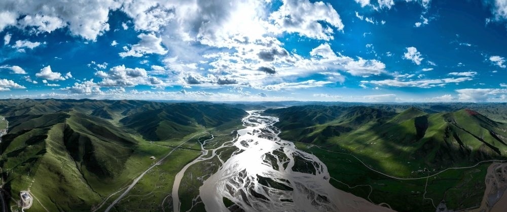 2024年7月31日在青海省果洛藏族自治州達日縣境內(nèi)拍攝的黃河（無人機全景照片）。