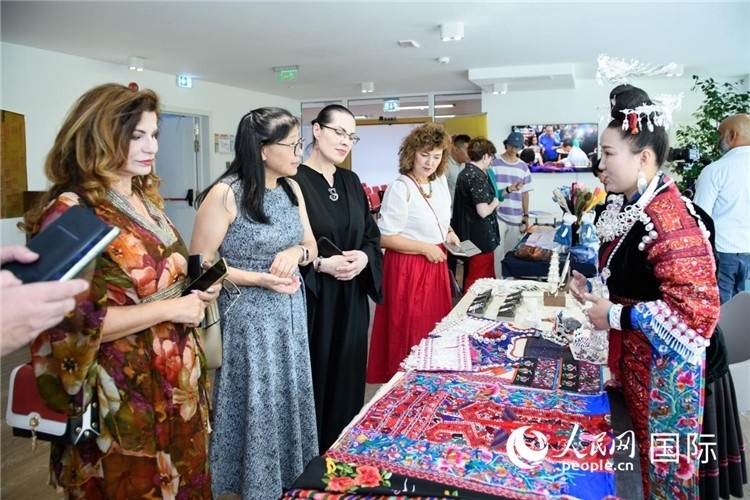 苗族銀器展示。傅永山攝