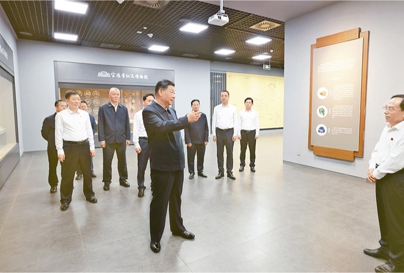 2024年9月10日，中共中央總書記、國家主席、中央軍委主席習(xí)近平在前往甘肅考察途中，來到陜西省寶雞市參觀寶雞青銅器博物院。 新華社記者 王曄/攝