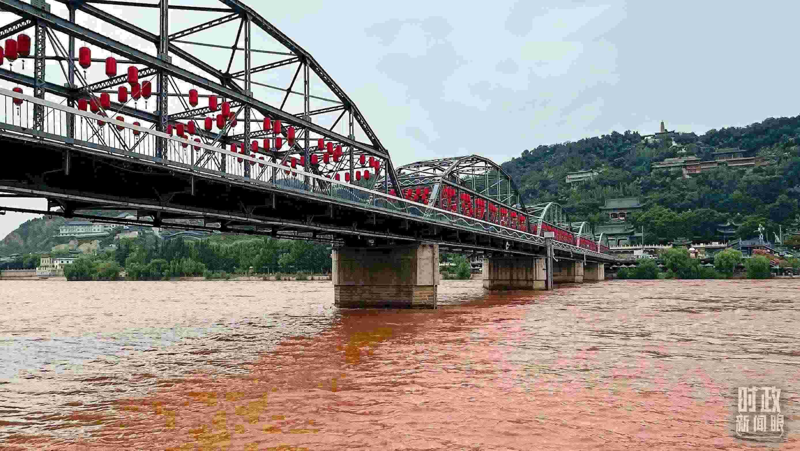 △黃河蘭州中山橋段。（總臺(tái)央視記者范一鳴拍攝）