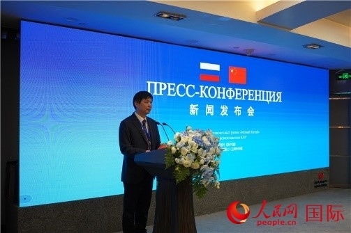 中共吉安市委宣傳部部長李瑞峰在《新中國》新聞發(fā)布會上致辭。人民網(wǎng) 褚夢琦攝