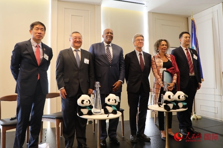 萊索托國王萊齊耶三世、中國常駐聯(lián)合國代表傅聰?shù)燃钨e出席活動(dòng)。人民網(wǎng)記者 李志偉攝