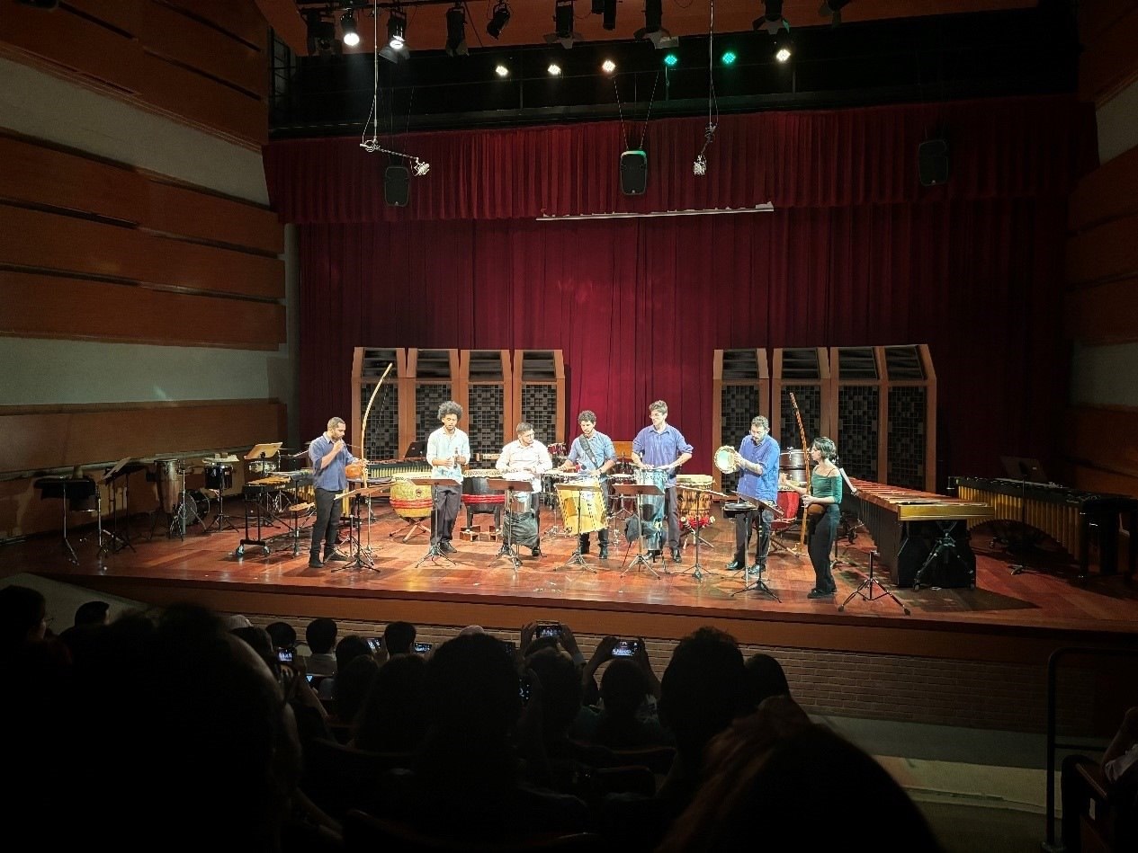 圣保羅州立大學(xué)藝術(shù)學(xué)院打擊樂團(tuán)在活動(dòng)上表演精彩的節(jié)目。 圣保羅州立大學(xué)孔子學(xué)院供圖