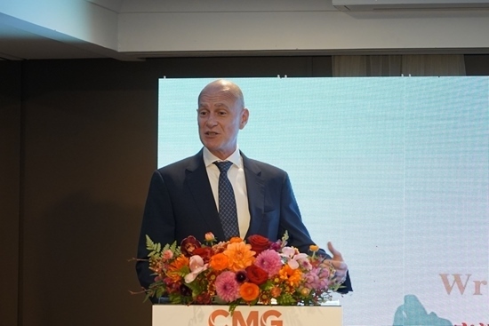 澳大利亞旅游局東半球市場及國際航司業(yè)務(wù)執(zhí)行總經(jīng)理何安哲在活動上致辭。張舒惠攝