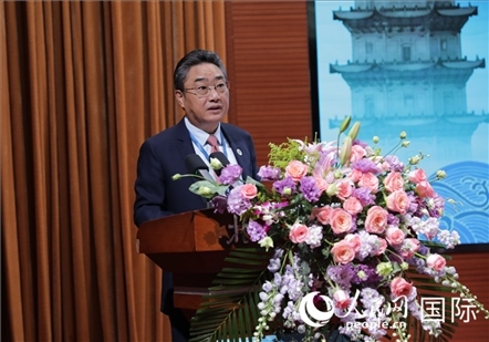 國—東盟中心秘書長史忠俊在“走進(jìn)中華文明——海絲印記 世遺泉州”主題人文交流活動中致辭。人民網(wǎng) 王婧攝