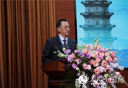 北京語言大學(xué)黨委書記倪海東在“走進(jìn)中華文明——海絲印記 世遺泉州”主題人文交流活動中致辭。人民網(wǎng) 王婧攝