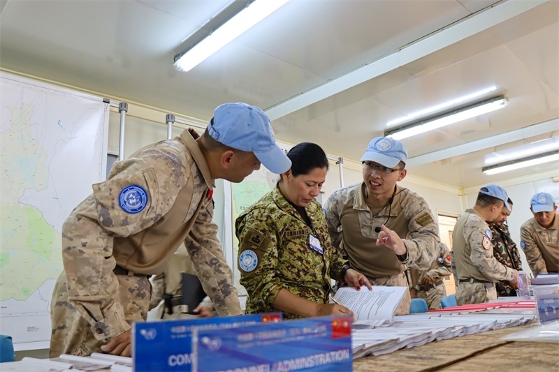 圖4-核查組對工兵分隊(duì)做出高度評價(jià)(馬騫攝)