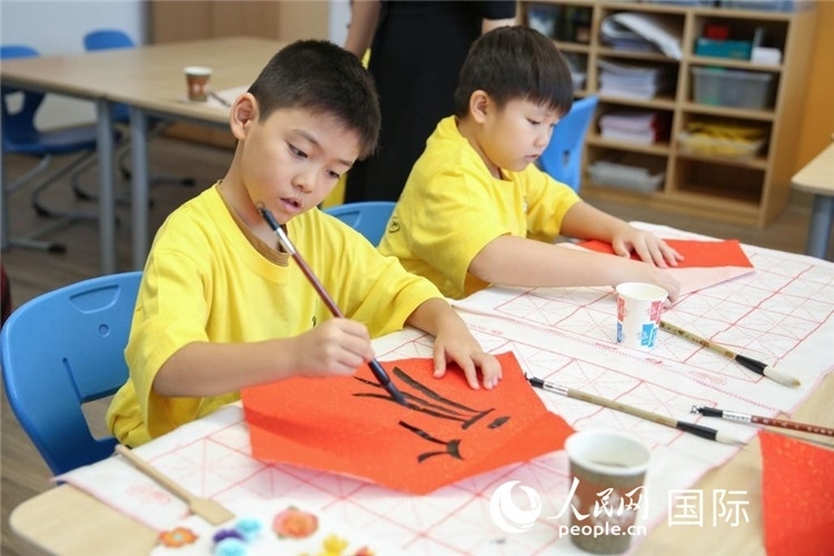 書(shū)法課。人民網(wǎng)中東中心分社塔里克·易卜拉欣攝