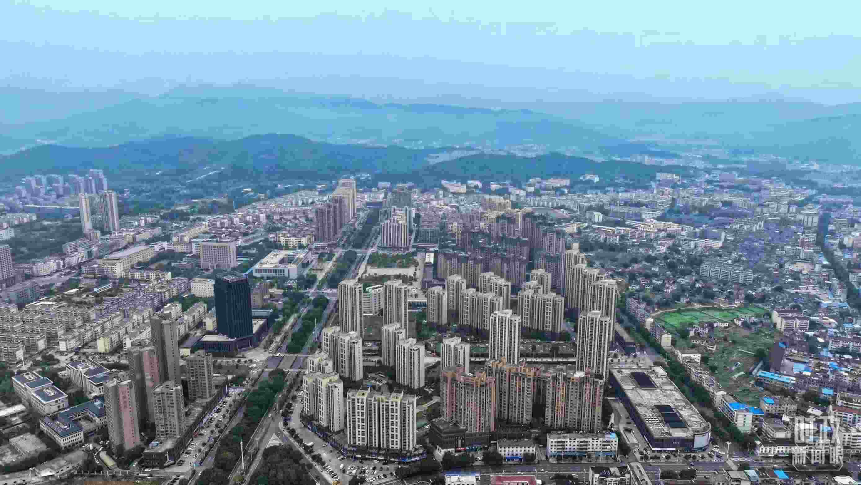 △俯瞰桐城市。（總臺記者葛啟文拍攝）