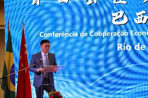 浙江省僑聯(lián)副主席兼巴西華人文化交流協(xié)會(huì)榮譽(yù)主席尹霄敏在活動(dòng)現(xiàn)場致辭。人民網(wǎng)記者 陳海琪攝