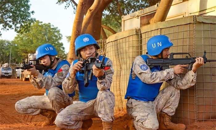 匯報一線偵察情況。王軍杰攝