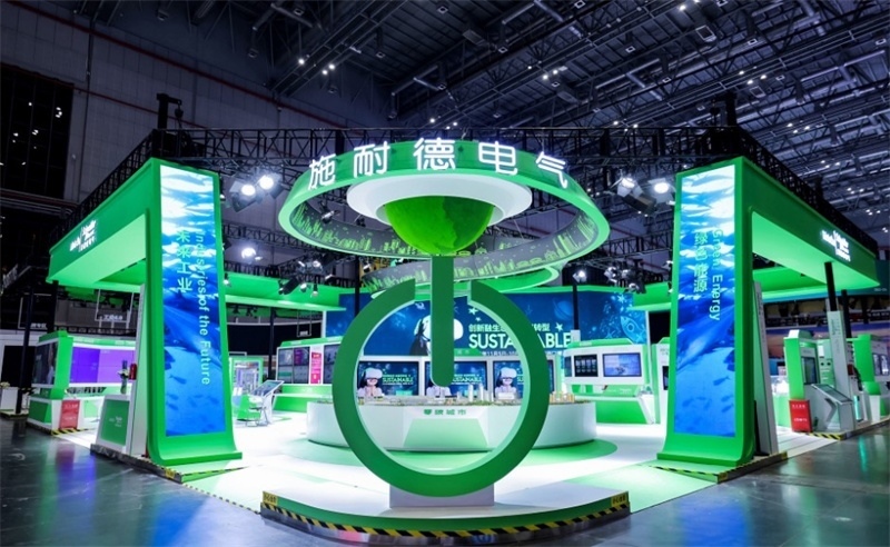 2023年，施耐德電氣在第六屆中國國際進口博覽會現(xiàn)場。施耐德電氣供圖