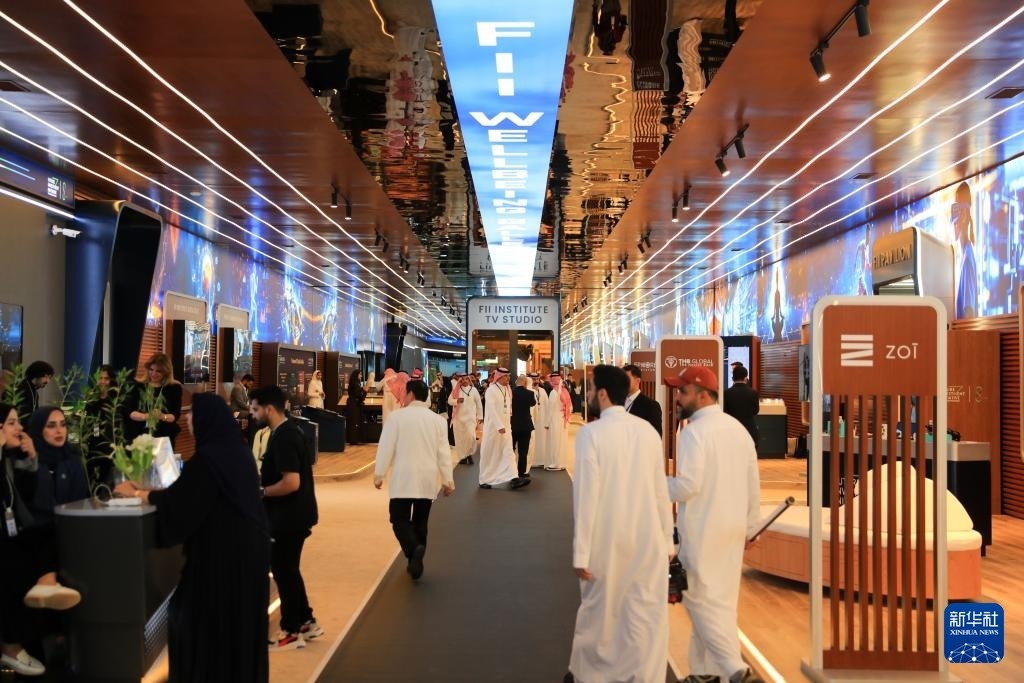 10月31日，在沙特阿拉伯首都利雅得，人們參加第八屆沙特“未來投資倡議”大會。新華社記者 隋先凱 攝