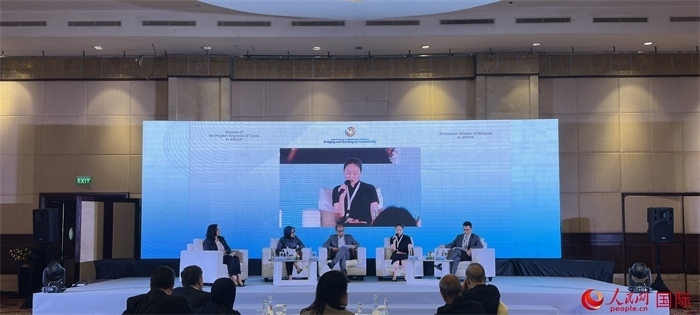 “企業(yè)對(duì)中國東盟互聯(lián)互通的責(zé)任與貢獻(xiàn)”分議題討論現(xiàn)場(chǎng)。人民網(wǎng)記者 曹師韻攝