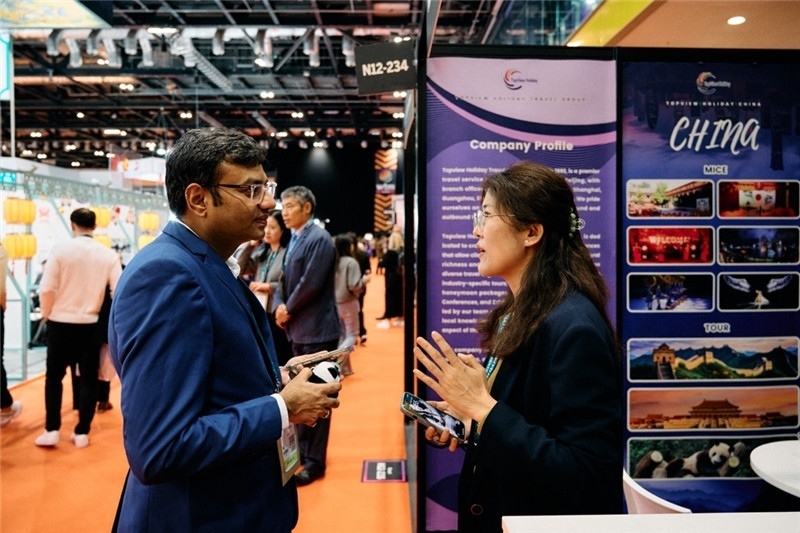 “中國(guó)館”展區(qū)現(xiàn)場(chǎng)洽談。 楊浩鵬攝