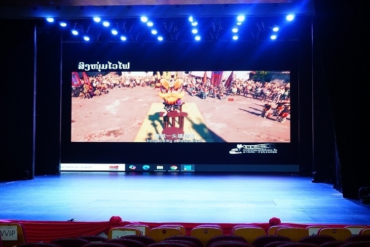 “露天電影院——中老優(yōu)秀電影巡映”首映式上放映老撾語配譯的中國動畫電影《雄獅少年》。主辦方供圖