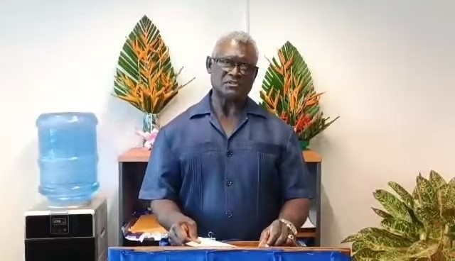 所羅門群島前總理、現(xiàn)任財(cái)政與國庫部長梅納西·索加瓦雷以視頻形式向論壇致辭(主辦方供圖)