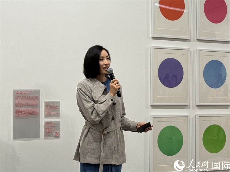 11月8日，今日美術(shù)館館長張然在“瑞士經(jīng)典設(shè)計(jì)展”開幕式上發(fā)表致辭。（人民網(wǎng) 謝瑩攝）