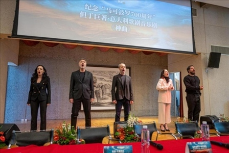 發(fā)布會現(xiàn)場，主創(chuàng)表演音樂劇片段。主辦方供圖