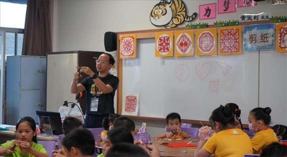 剪紙教學(xué)。主辦方供圖