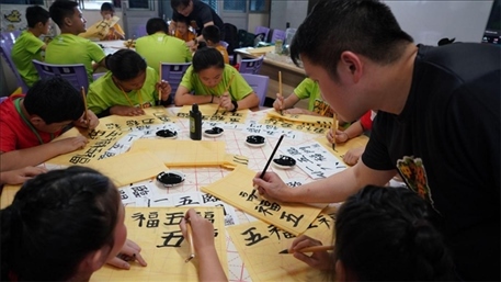 書法教學(xué)。主辦方供圖