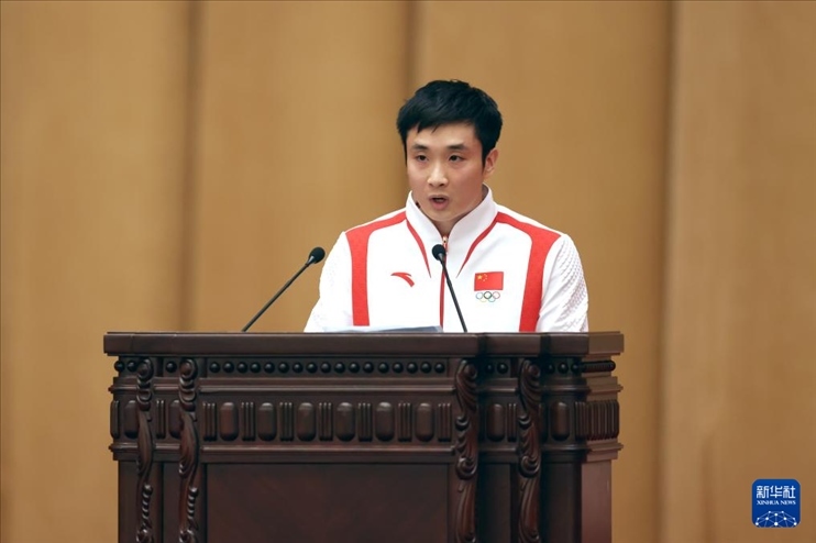 11月15日，跳水運(yùn)動(dòng)員曹緣在報(bào)告會(huì)上發(fā)言。新華社記者 李明 攝