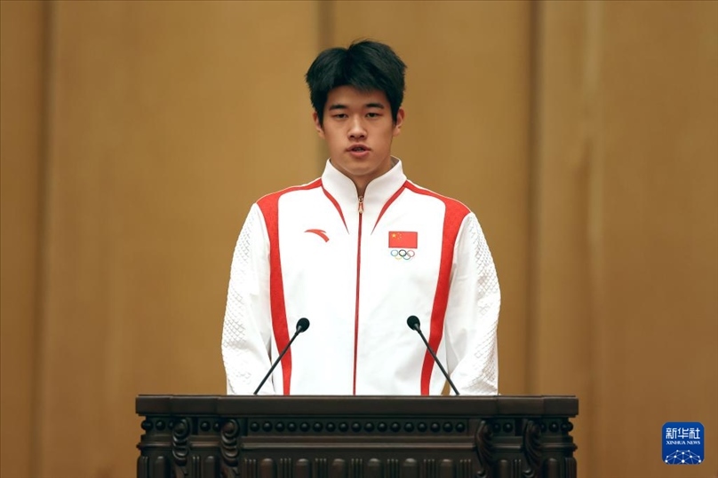 11月15日，游泳運(yùn)動(dòng)員潘展樂在報(bào)告會(huì)上發(fā)言。新華社記者 李明 攝