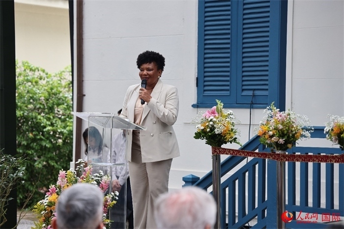 巴西文化部部長(zhǎng)梅內(nèi)塞斯在開園儀式上發(fā)表致辭。人民網(wǎng)記者 張志文攝